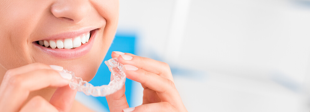 Ghizlane | Blog | Görünmezliğin Gücü Adına Invisalign